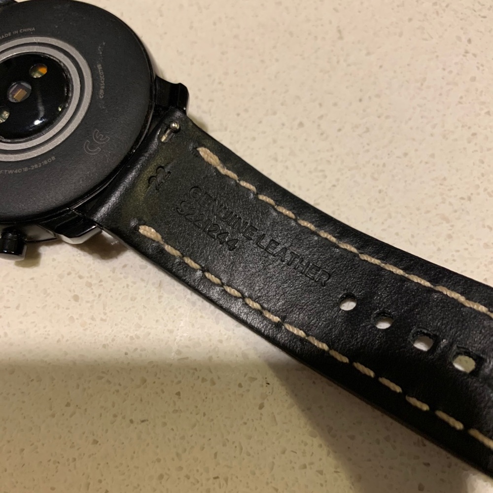 Fossil Gen 4 smart watch with charger. - Picture 6 of 7